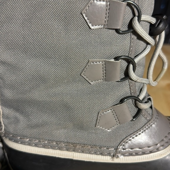 Sorel winter Gray and Black Waterproof Boots Size 3 - Picture 7 of 12